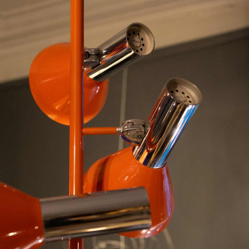 Vintage hanglamp 4 spots / verstelbare kroonluchter, verchroomd staal & oranje lak, Design Space Age, ca 1970