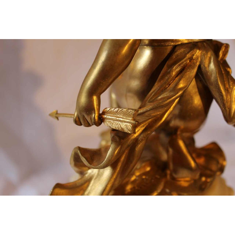 Pendule de L. Leroy en marbre blanc, sculpture 'Amour Cupidon' bronze doré par Carlier, XIXe s
