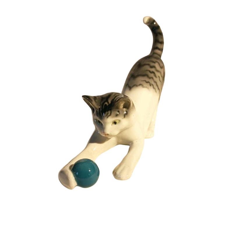 Fritz Pfeffer for Gotha Cat playing ball porcelain sculpture, ca 1920/30