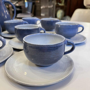 Bernard Thiran, service à café bleu complet en céramique émaillée pour 6 pers, design épuré ca 1970