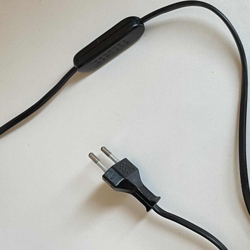 MAISON JANSEN (attr) 'Ammoniet' lamp 102cm, verguld messing en zwart gelakt hout, Hollywood Regency ca 1970