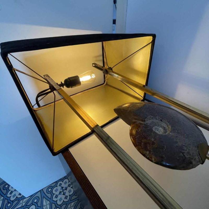 MAISON JANSEN (attr) lampe 'Ammonite' 102cm, laiton dore´ et bois laque´ noir, Hollywood Regency ca 1970