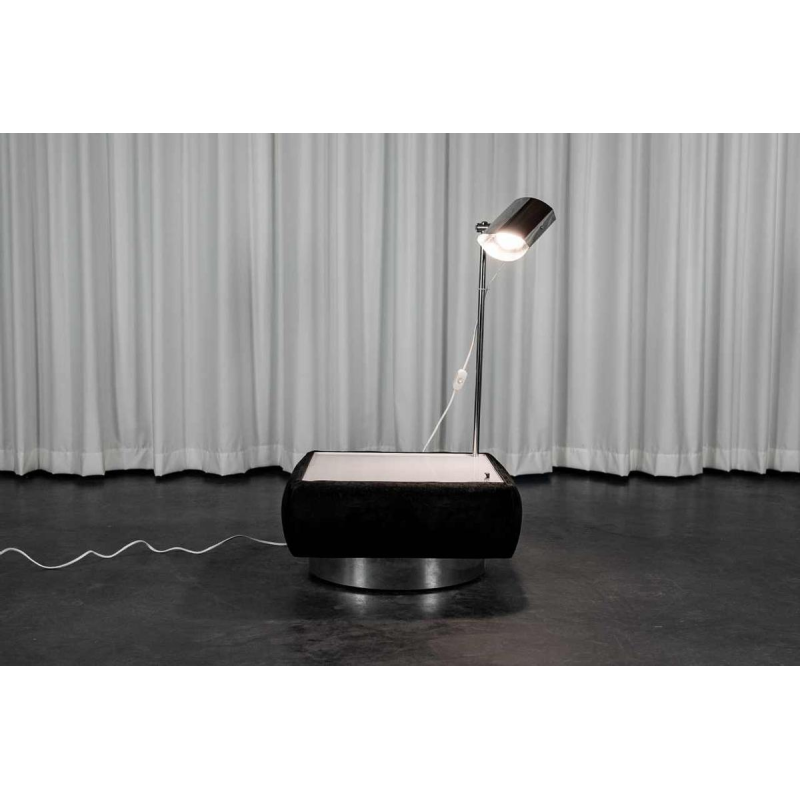 Paire de 2 tables d'appoint avec lampe intégrée, Design Space age, chrome et alcantara noir, ca 1980