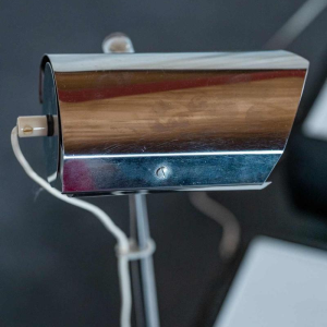 Paire de 2 tables d'appoint avec lampe intégrée, Design Space age, chrome et alcantara noir, ca 1980