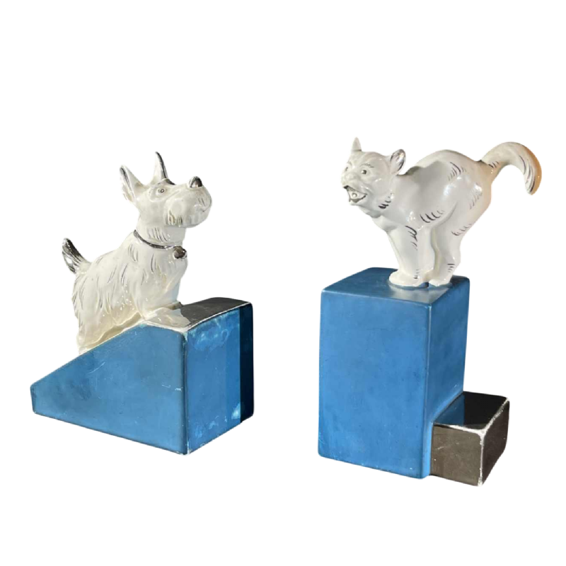 Asymmetrische Art Deco boekensteunen, Schotse Terrier hond en kat, wit blauw chroom, keramiek, ca 1930