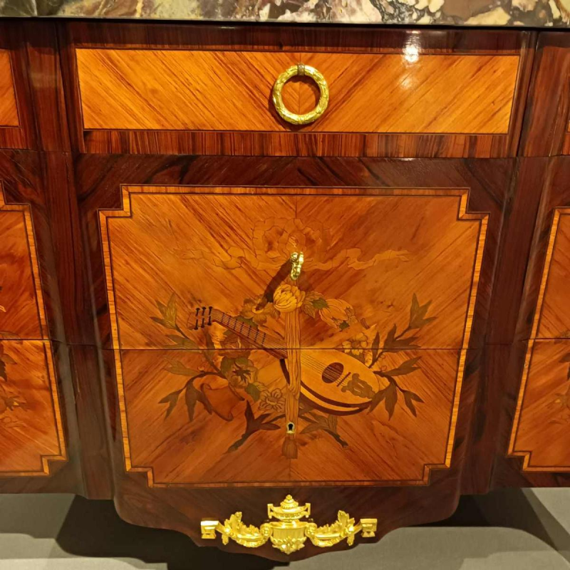 Overgang Louis XV - Louis XVI commode gestempeld G.Lavigne