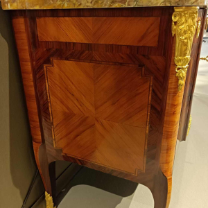 Transition Louis XV - Louis XVI chest of drawers stamped G.Lavigne