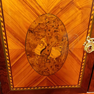 Secrétaire à abattant marqueté de style Louis XVI, époque XIXe s