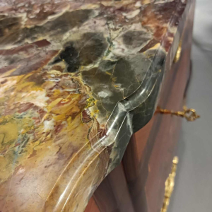 Overgang Louis XV - Louis XVI commode gestempeld G.Lavigne