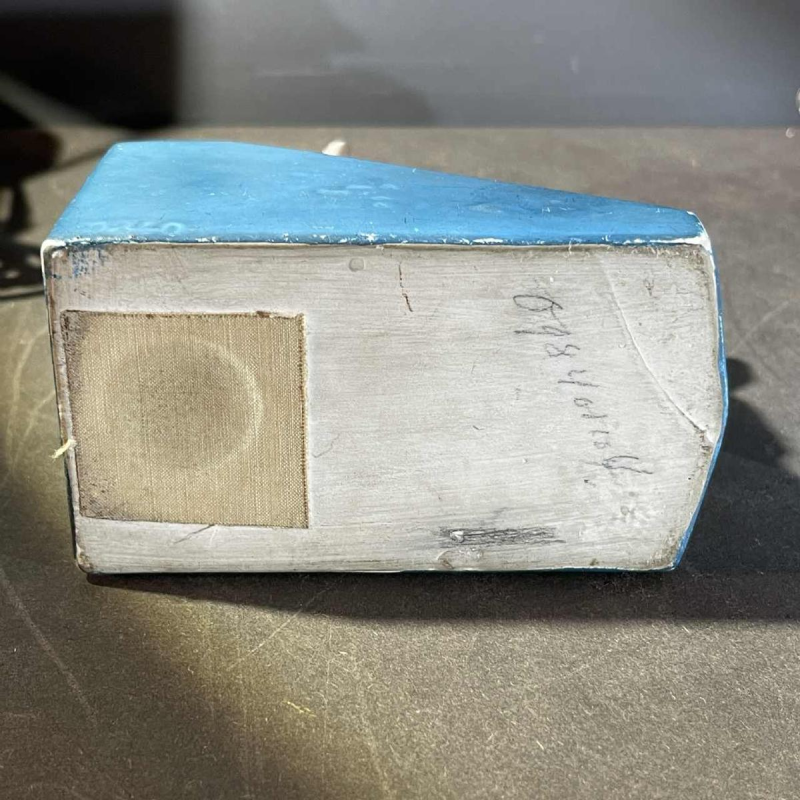 Serre-livres Art De´co asyme´triques, chien Scottish Terrier et chat, blanc bleu chrome, ce´ramique, ca 1930