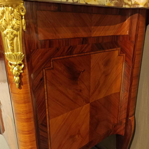 Overgang Louis XV - Louis XVI commode gestempeld G.Lavigne