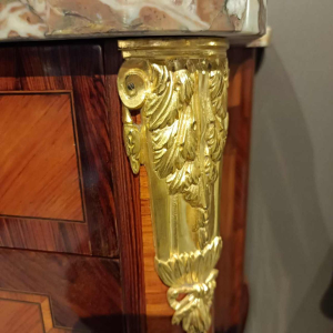 Commode Transition Louis XV - Louis XVI estampille G.Lavigne- Marbre Sarrancolin
