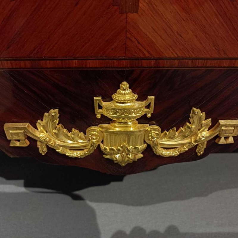 Transition Louis XV - Louis XVI chest of drawers stamped G.Lavigne