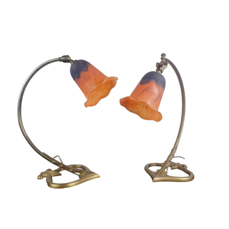 Daum Nancy, paire de lampes Art Nouveau pieds en bronze, tulipes en verre marmoréen, début XXe s