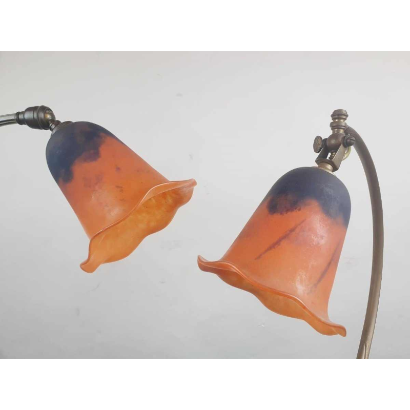 Daum Nancy, paar Art Nouveau lampen met bronzen voet en glazen tulpen, begin 20e eeuw