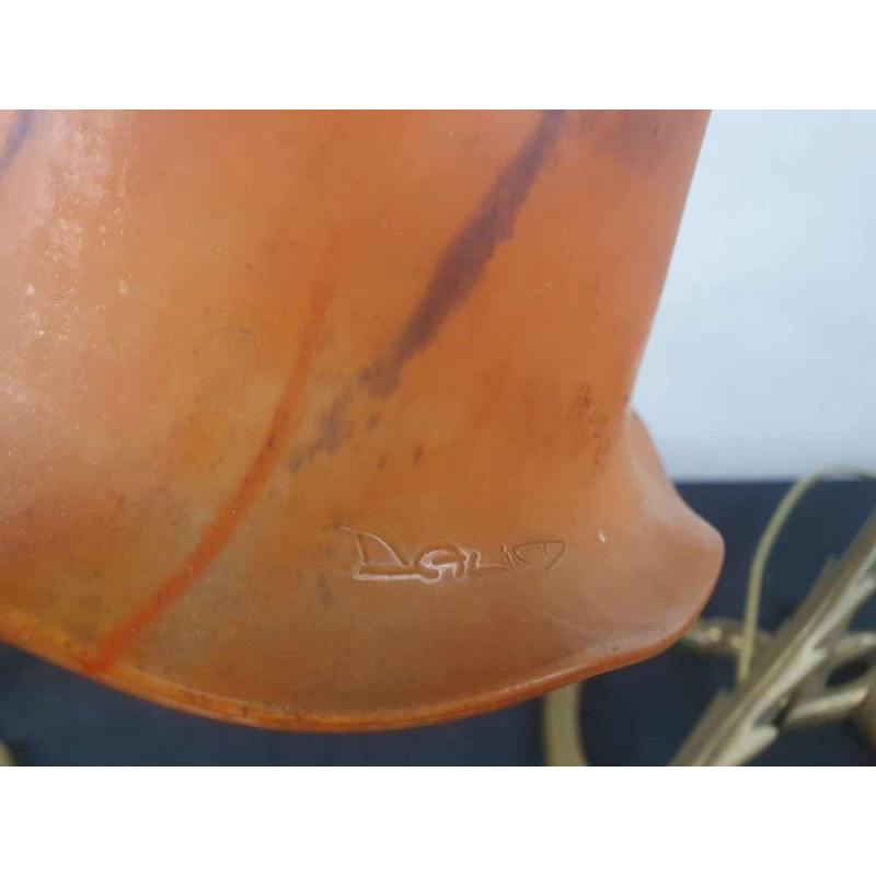 Daum Nancy, paire de lampes Art Nouveau pieds en bronze, tulipes en verre marmoréen, début XXe s