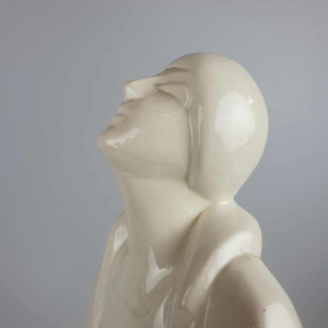 Louis Rivet 'Naakte vrouw uit bad' Art Deco keramische sculptuur, wit craquelé, ca 1930