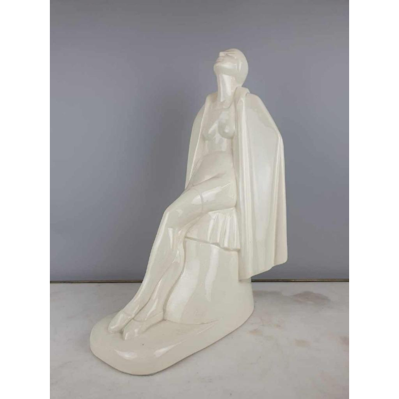 Louis Rivet 'Naakte vrouw uit bad' Art Deco keramische sculptuur, wit craquelé, ca 1930