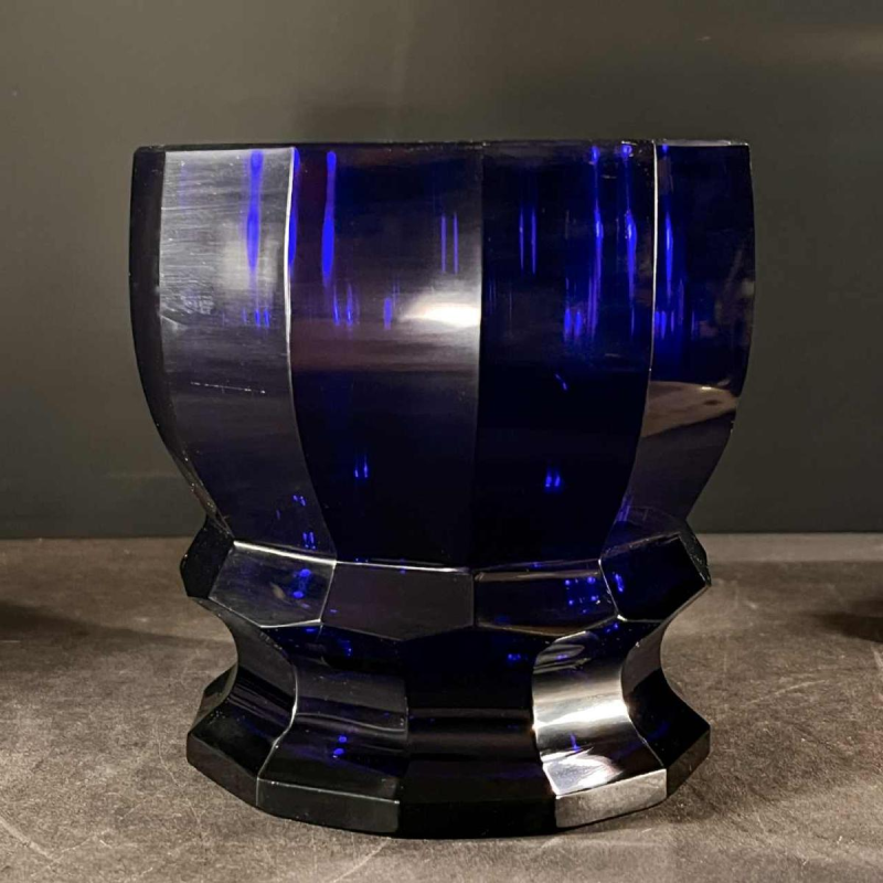 Moser Karlsbad, design Josef Hoffmann, vase Art Déco, cristal taillé, bleu cobalt, Wiener Werkstatte, Bohe`me ca 1925