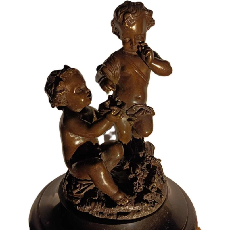 Jean-Baptiste REVILLON, pendule Napoléon III avec groupe de putti en bronze, XIXe s