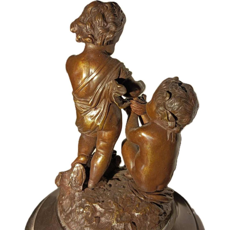 Jean-Baptiste REVILLON, Napoleon III klok met groep bronzen putti, 19de eeuw