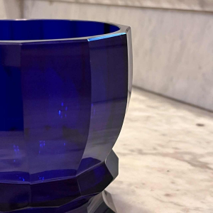 Moser Karlsbad, design Josef Hoffmann, vase Art Déco, cristal taillé, bleu cobalt, Wiener Werkstatte, Bohe`me ca 1925