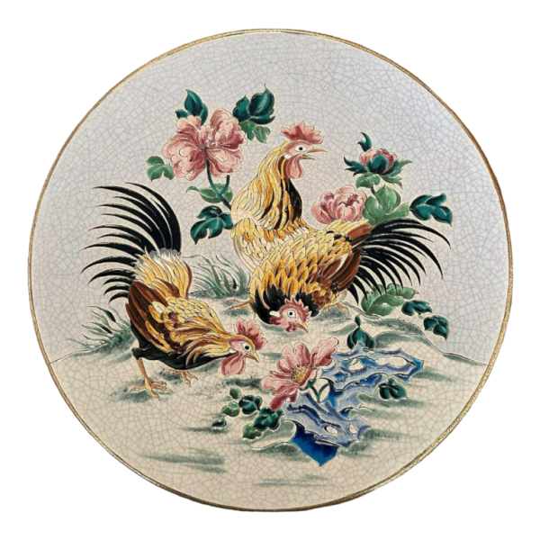 Emaux de Longwy, plat "coqs et poules" faïence émaillée, émaux cernés, bordure à l'or fin
