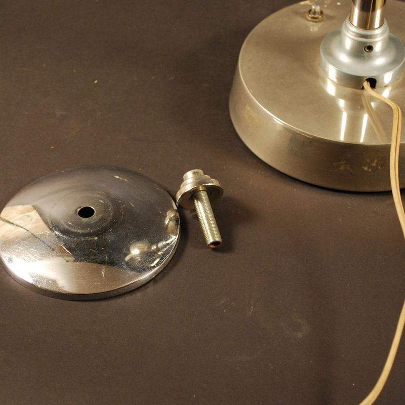 Art Deco table lamp in metal and opaline glass - circa 1930