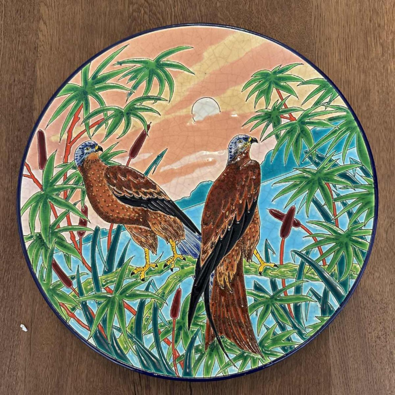 Emaux de Longwy "Marécages" plat aux emaux cernés représentant 2 aigles des marais