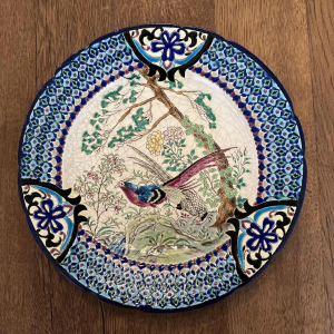 Emaux de Longwy, plat représentant un couple de faisans dans la nature, émaux cernés cloisonnés