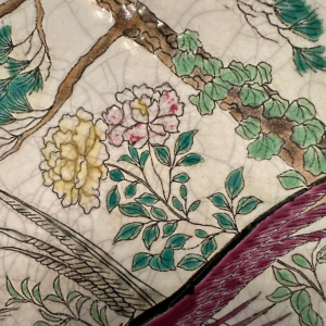 Emaux de Longwy, plat représentant un couple de faisans dans la nature, émaux cernés cloisonnés