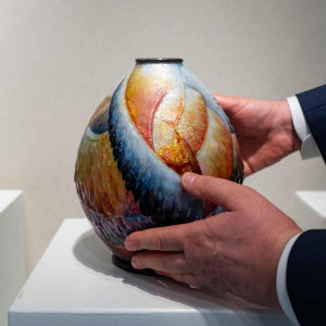 Camille Fauré (Limoges, émailleur Lucie Dadat), vase Art Déco en cuivre argenté émaillé, forme "Marcel", ca 1920