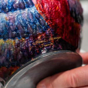 Camille Fauré (Limoges, emailleur Lucie Dadat), Art Deco vaas in verzilverd geëmailleerd koper, "Marcel"-vorm, ca. 1920