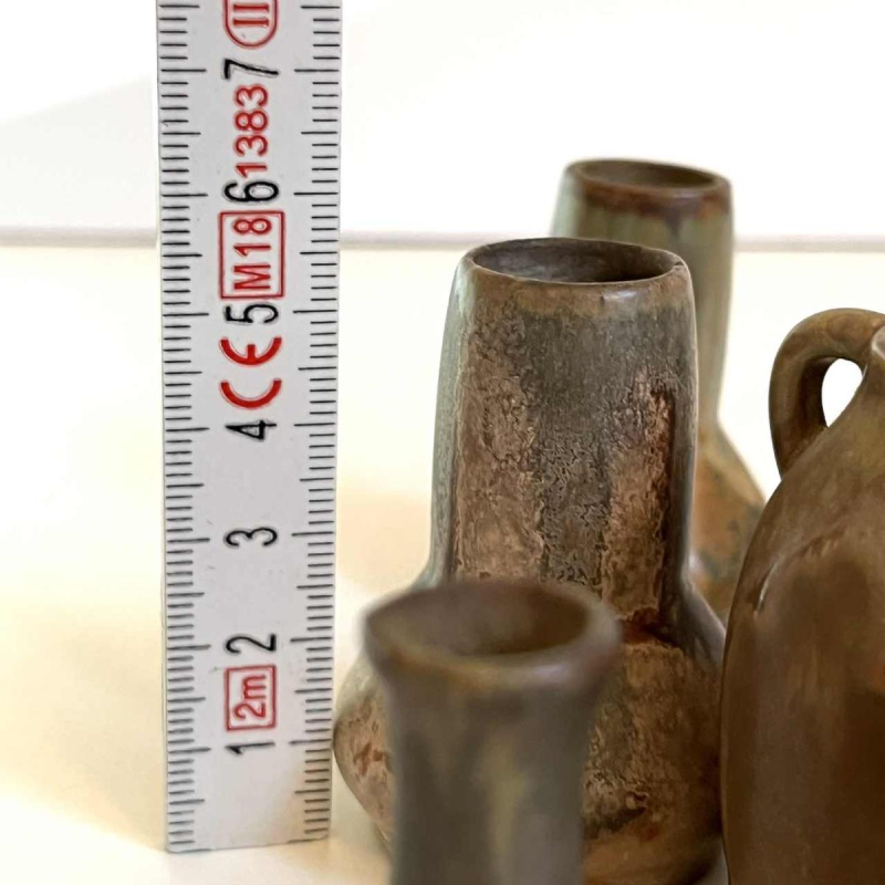 Denbac & Charles Greber, set van 7 miniatuurvazen van steengoed, Frankrijk begin 20e eeuw