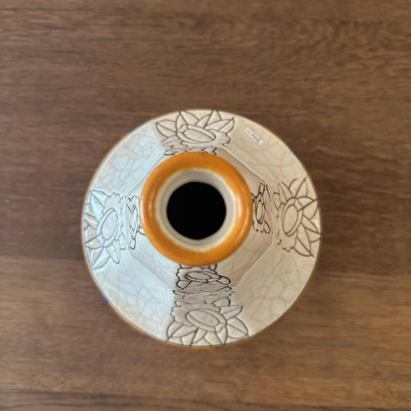 Emaux de Longwy, vase "toupie" Art Déco aux lignes pures, belle frise, émaux cernés cloisonnés