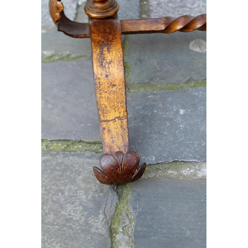 TABLE BASSE EN BRONZE DORE CIRCA 1940.