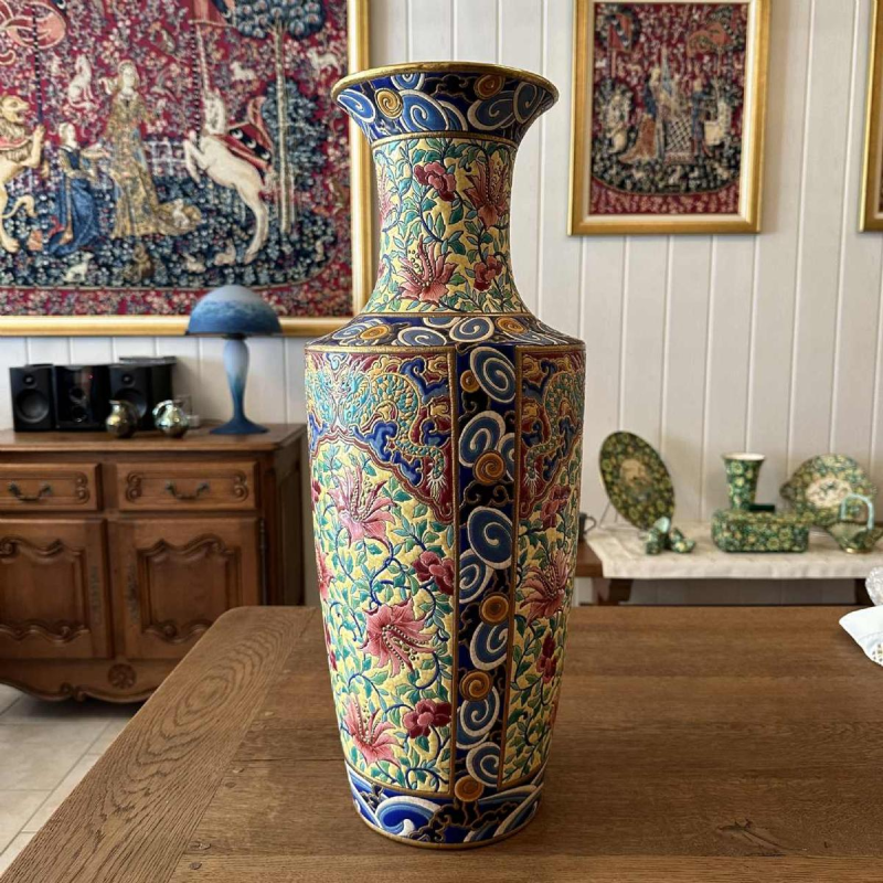 Emaux de Longwy, grote geëmailleerde Art Deco vaas met Japanse florale decor