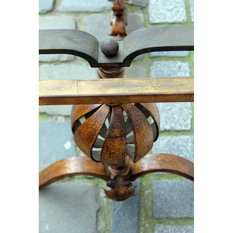 TABLE BASSE EN BRONZE DORE CIRCA 1940.