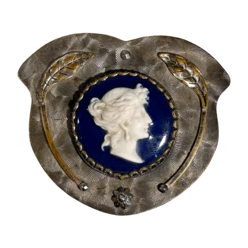 Boucle de ceinture, portrait de profil de dame en camée, laiton argenté, porcelaine émaillée, XIXe s