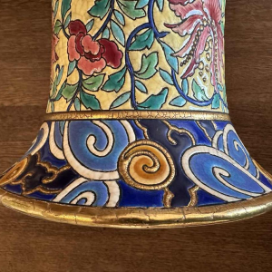 Emaux de Longwy, grand vase Art Déco émaillé cerné, décor floral japonisant