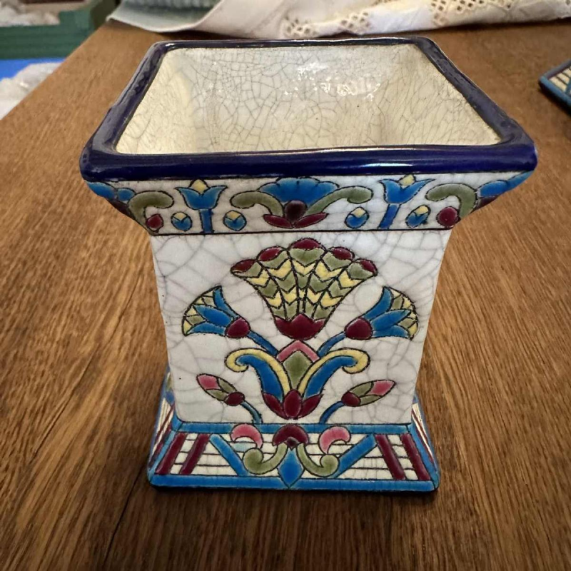 Emaux de Longwy, nécessaire bureau / fumeur décor égyptien, faïence émaillée cernée, ca 1910