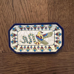 Emaux de Longwy, nécessaire bureau / fumeur décor égyptien, faïence émaillée cernée, ca 1910