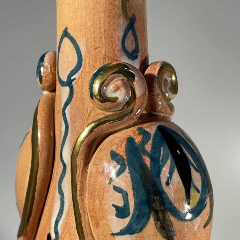 Maîtrise de Nimy, keramiek vaas met 4 handvaten (49cm), vegetale decoratie, gestrekte hals, vierkant lichaam, ca 1945