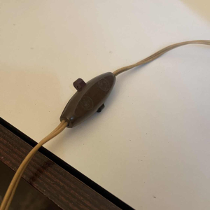 GRANDJEAN JOURDAN voor VALLAURIS, fotofoorlamp van keramiek, Afrikaans decor, ca 1960