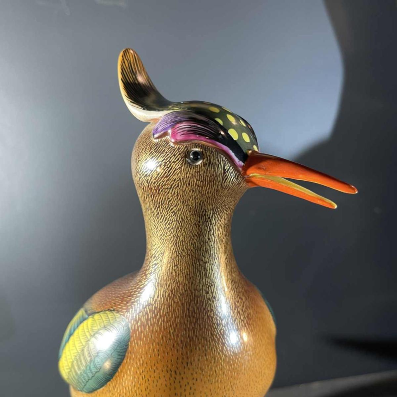 Giulia Mangani / Oggetti, sculptuur 'Kievit vogel' polychroom porselein & vuurverguldsel, Hollywood Regency ca 1970