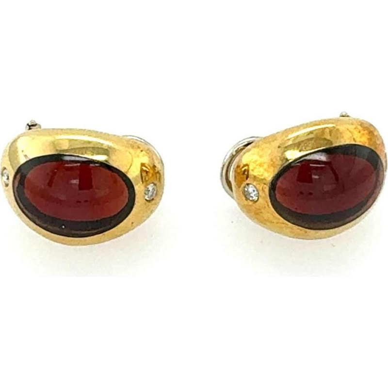 Pair of gold earrings set with diamonds and garnets