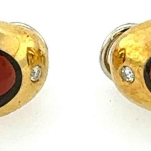 Pair of gold earrings set with diamonds and garnets
