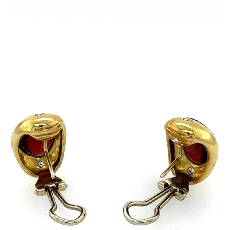 Pair of gold earrings set with diamonds and garnets