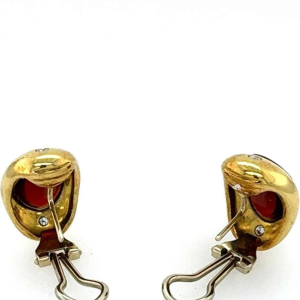 Pair of gold earrings set with diamonds and garnets