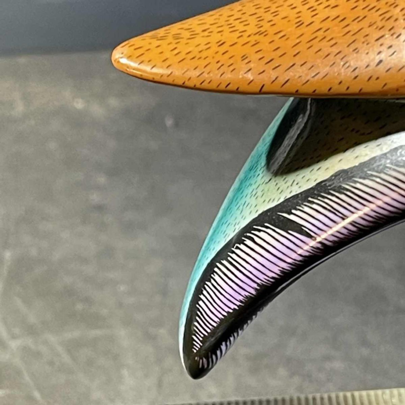 Giulia Mangani / Oggetti, sculptuur 'Kievit vogel' polychroom porselein & vuurverguldsel, Hollywood Regency ca 1970